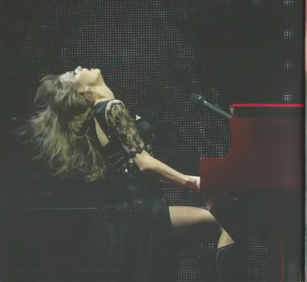 Taylor Swift - Red (Taylor's Version)-34