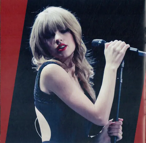 Taylor Swift - Red (Taylor's Version)-17