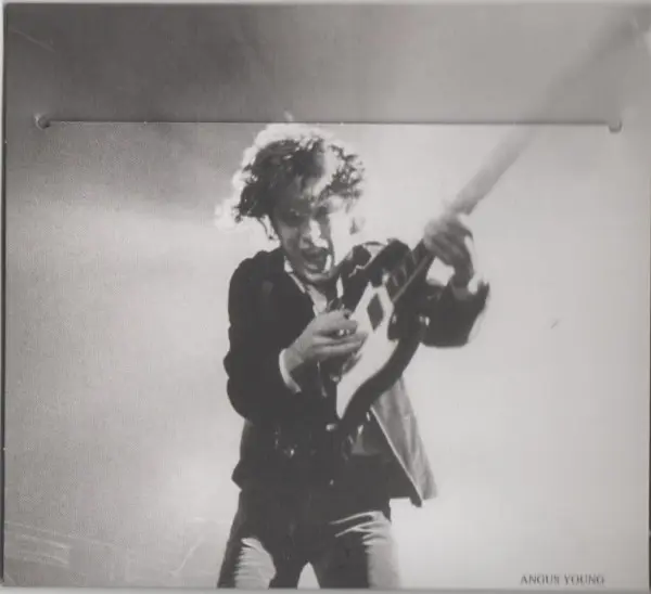 AC/DC - Back In Black-4