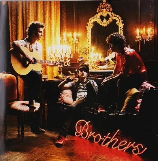 Jonas Brothers - A Little Bit Longer-12