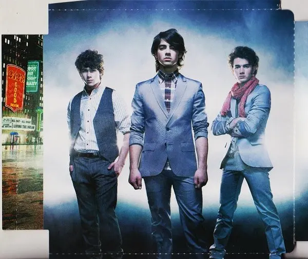Jonas Brothers - A Little Bit Longer-2