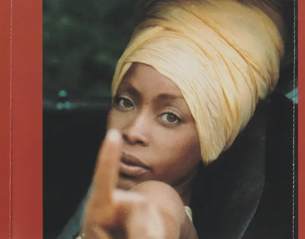 Erykah Badu - Mama's Gun-18