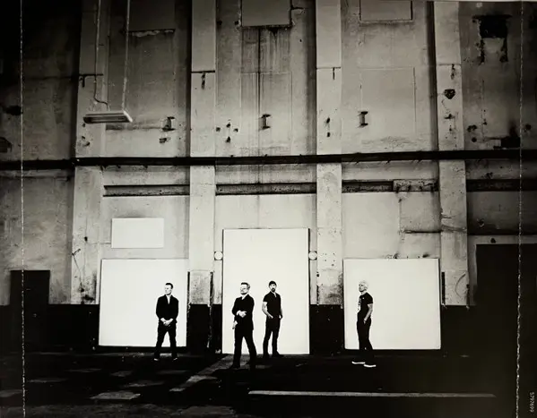 U2 - Songs Of Experience-9