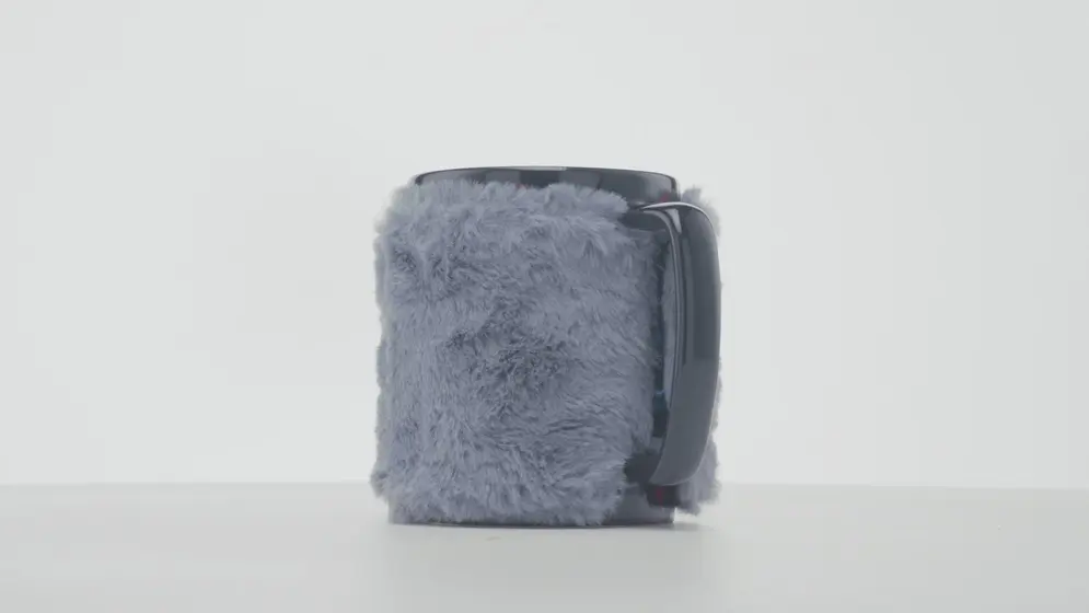 PYRAMID MICKEY MOUSE (SMILE) FUZZY MUG-6
