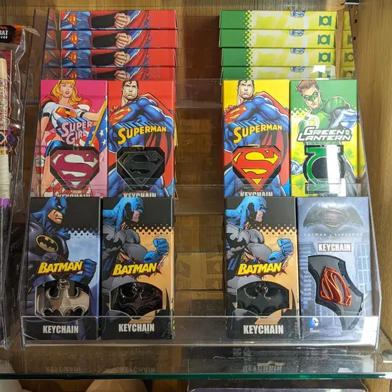 NOBLE COLLECTION DC - SUPERMAN C - J - SUPERMAN KEYCHAIN (GREY)-1