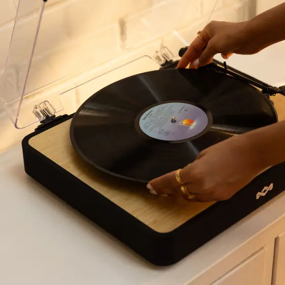 HOUSE OF MARLEY REVOLUTION BT TURNTABLE SIGNATURE BLACK-2
