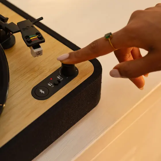 HOUSE OF MARLEY REVOLUTION BT TURNTABLE SIGNATURE BLACK-4
