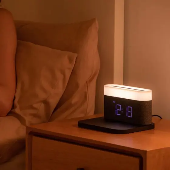 MOYE AURORA LAMP WITH CLOCK AND WIRELESS CHARGER-9