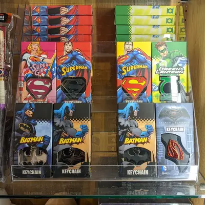 NOBLE COLLECTION DC - SUPERMAN C - J - SUPERMAN KEYCHAIN (GREY)-1
